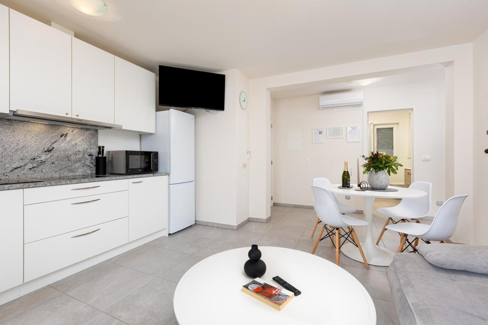 Apartments Pivas Malinska Extérieur photo